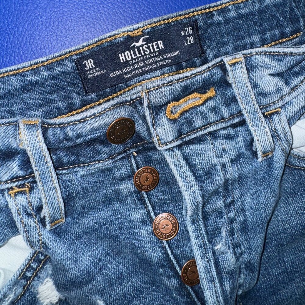 Hollister Ultra High-Rise Vintage Straight Jeans – Size W26xL28